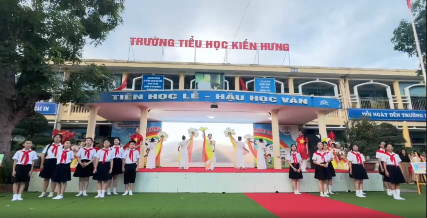 RỰC RỠ HÀNH TRÌNH TỰ HÀO CỦA LIÊN ĐỘI THCS KIẾN HƯNG TẠI HỘI THI “85 MÙA HOA – TỰ HÀO TRANG SỬ ĐỘI TA”