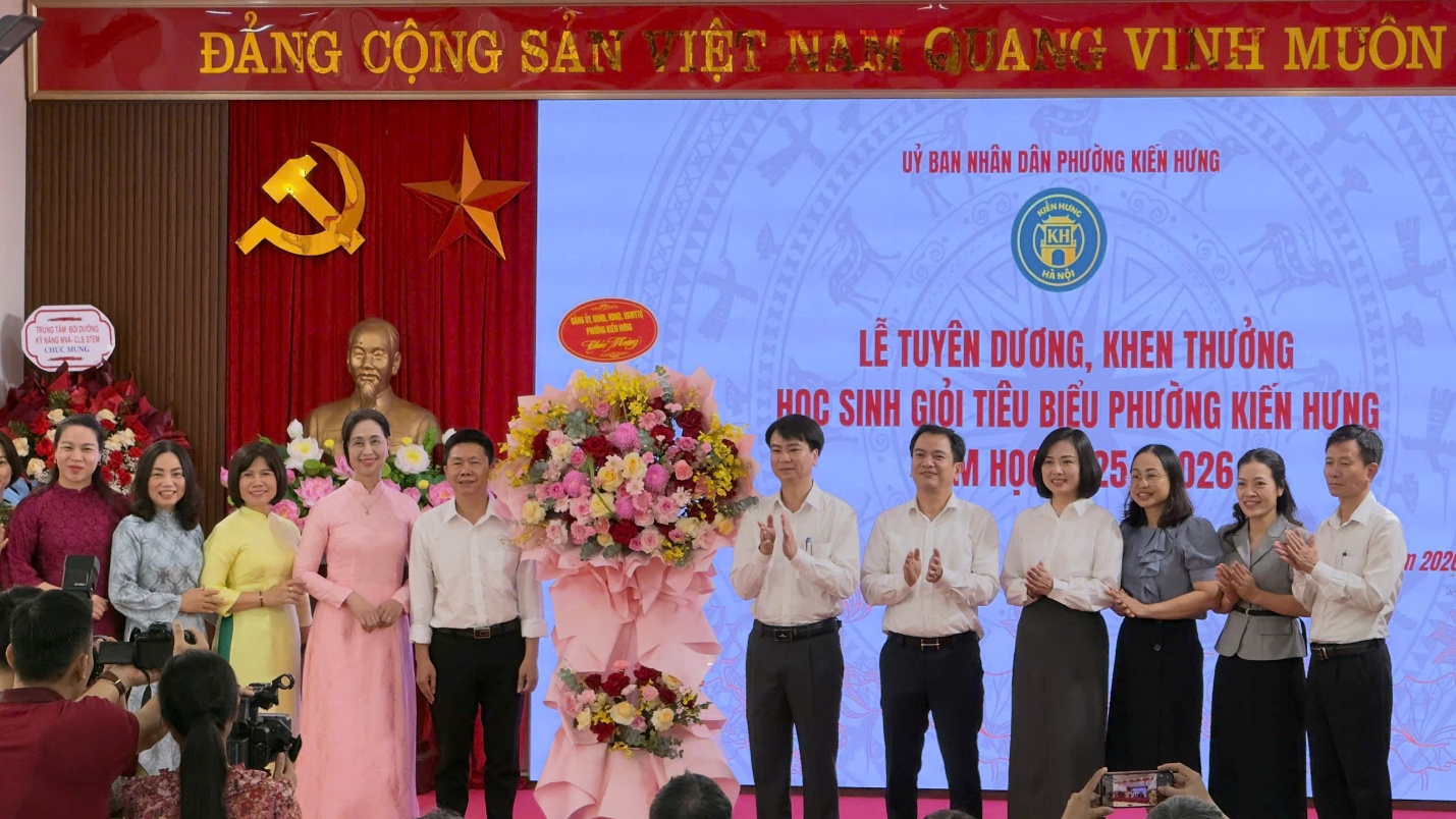 LỄ TUYÊN DƯƠNG, KHEN THƯỞNG HSG PHƯỜNG KIẾN HƯNG NĂM HỌC 2025 – 2026.