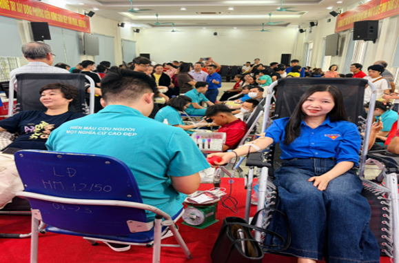 CÁN BỘ, GIÁO VIÊN, NHÂN VIÊN TRƯỜNG THCS KIẾN HƯNG TÍCH CỰC THAM GIA NGÀY HỘI HIẾN MÁU ĐỢT 2 NĂM 2026